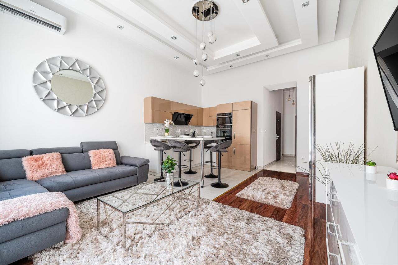 Luxury Apartment With Free Garage And Balcony In The Center Budapesta Exterior foto