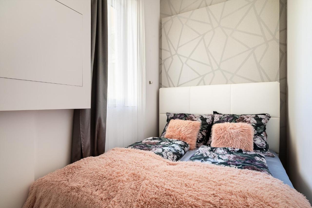 Luxury Apartment With Free Garage And Balcony In The Center Budapesta Exterior foto
