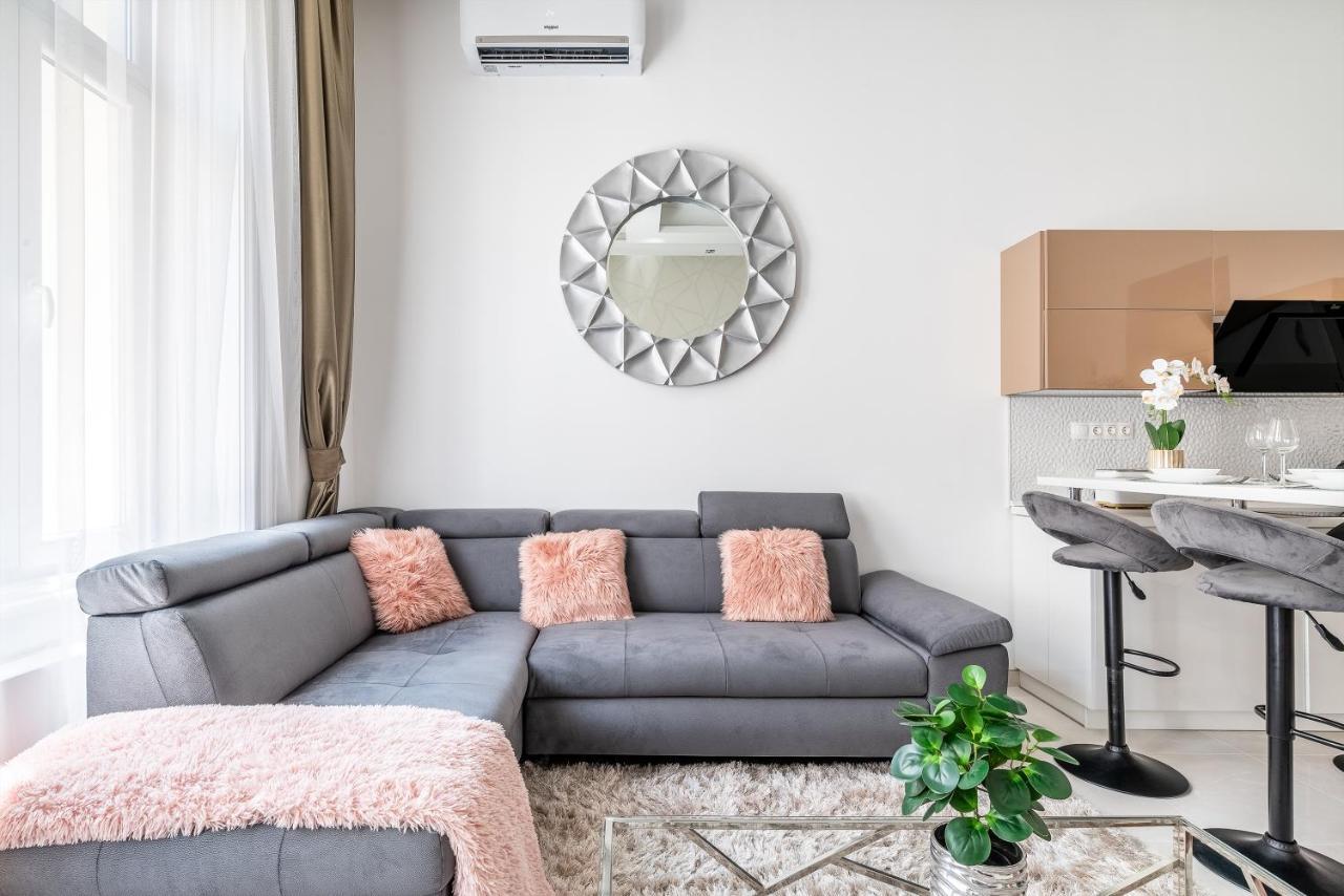 Luxury Apartment With Free Garage And Balcony In The Center Budapesta Exterior foto